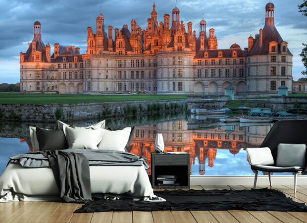 замок с озером