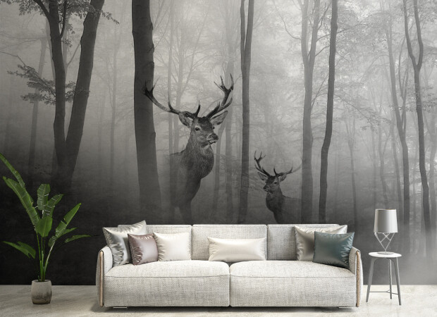 Олени в туманном лесу