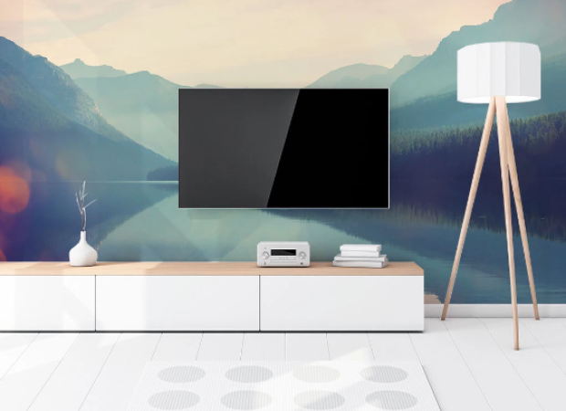 озеро и зеленый лес