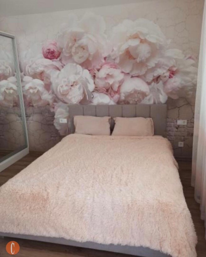 Фотообои пионы на кирпичной стене