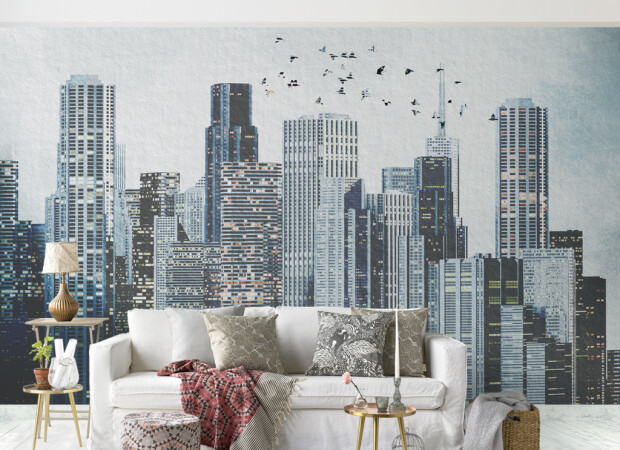 Зграя птахів над вечірнім місто