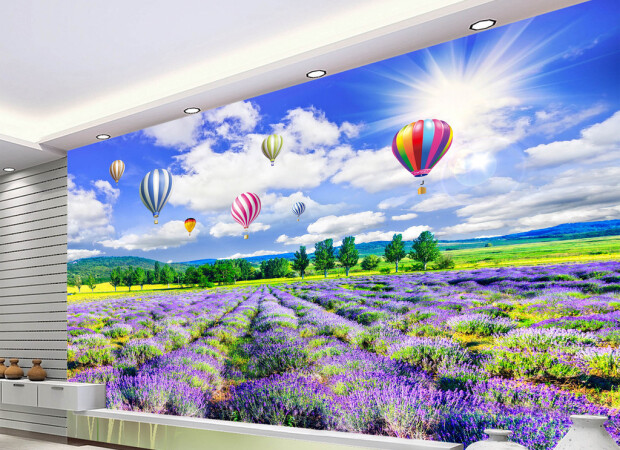 Воздушные шары над фиолетовом полем