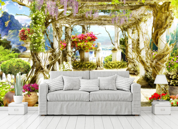 колонны в зелени