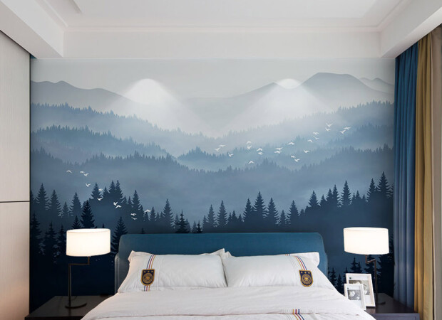 Стая птиц над лесом